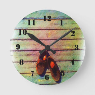 Shoe drawing round clock