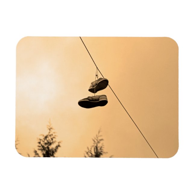 Shoe tossing magnet (Horizontal)