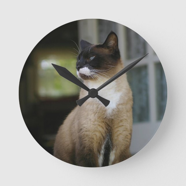 Siamese Cat on the Porch Round Clock (Front)