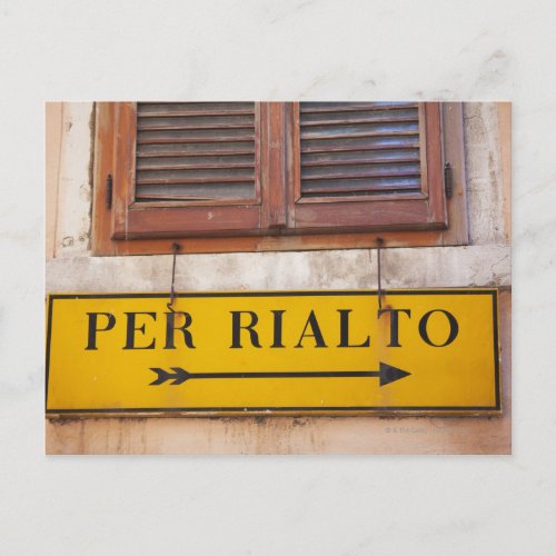 Sign pointing the way to the Rialto Bridge Postcard