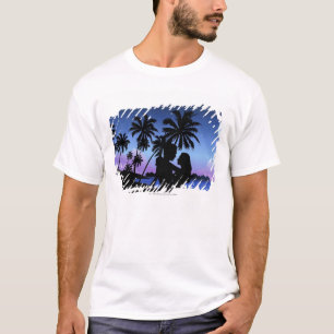 Silhouette of a couple embracing on the beach T-Shirt