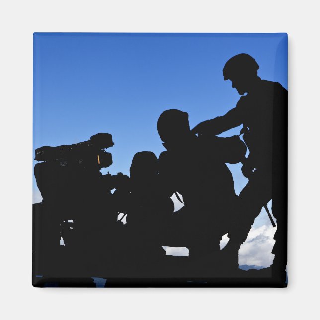 Silhouette of soldiers magnet (Front)
