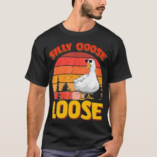 Silly Goose On The Loose Funny Puns Retro Goose bi T_Shirt
