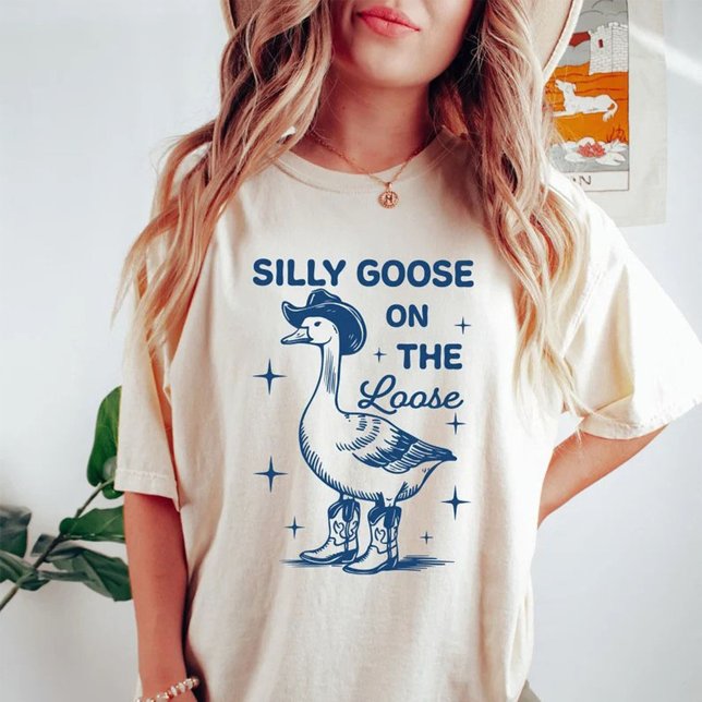 Silly Goose On The Loose Funny Saying Classic T-Shirt (Silly Goose On The Loose Funny Saying T-Shirt)