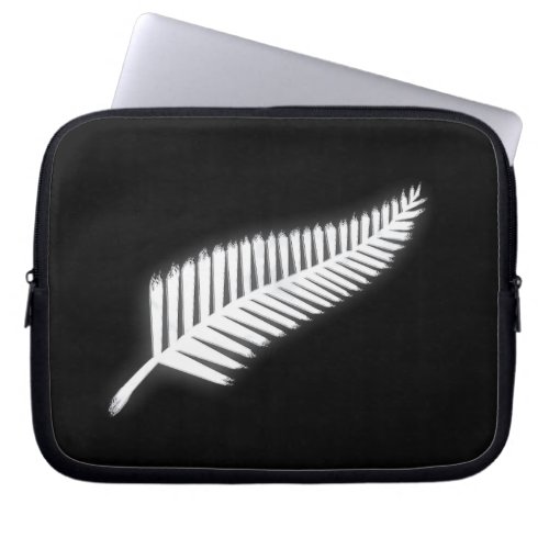 Silver Fern NZ Emblem for Patriotic Kiwis Laptop Sleeve