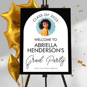 Simple and Modern Graduation Welcome Sign