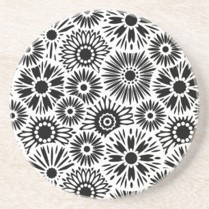 Simple Black White Retro 70s Graphic Daisy Pattern Coaster