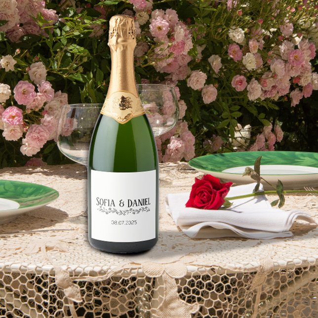 Simple floral daisy outline wedding sparkling wine label (Creator Uploaded)