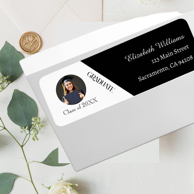 Simple Graduation Black and White Label (Creator Uploaded)