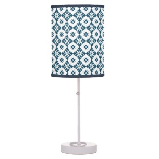 Simple lily pattern table lamp