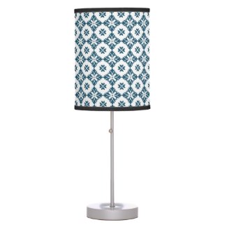 Simple lily pattern table lamp