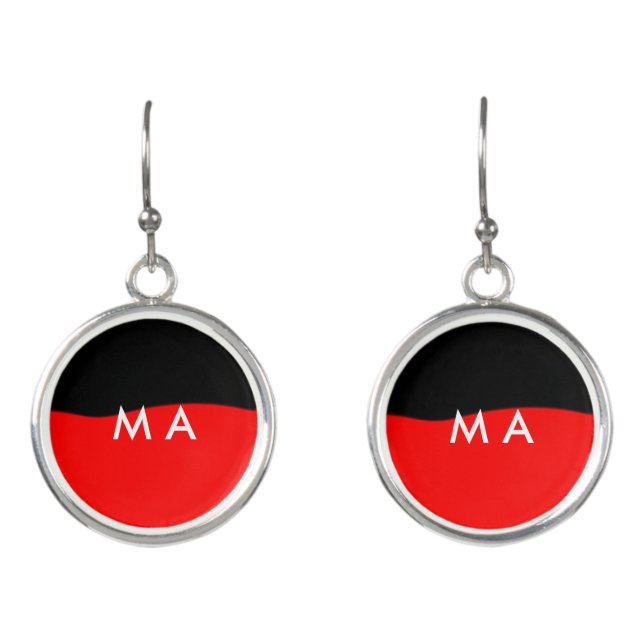 Simple monogram add your name letter man minimal t earrings (Front)
