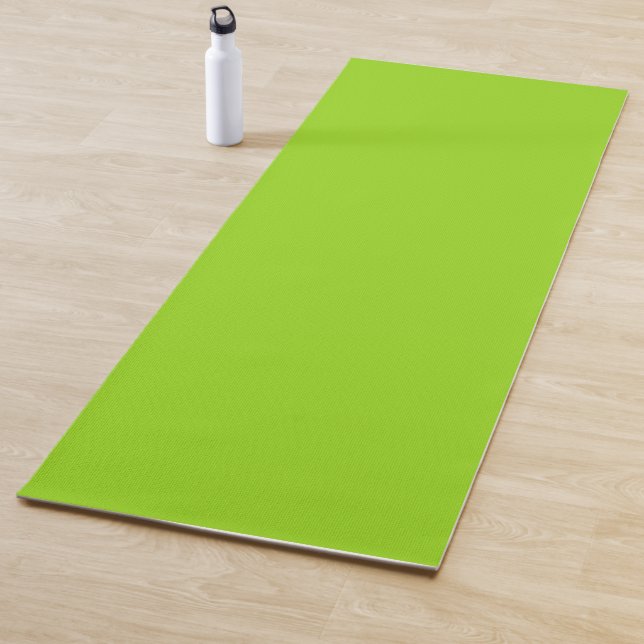 Simple plain solid green yoga mat (In Situ)