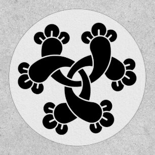 Six interlocking cloves patch