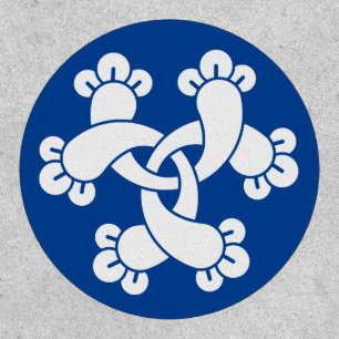 Six interlocking cloves patch
