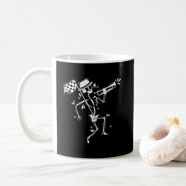 Ska Skelett put Trompete Jazz Musikstil Coffee Mug (With Donut)