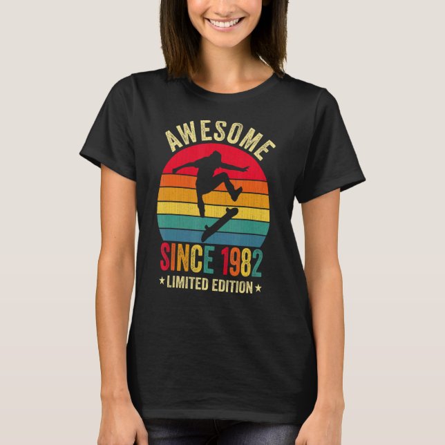 Skateboard Skater Awesome Since 1982 40th Birthday T-Shirt (Front)