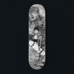 Skateboards femme tatouée style urbain sur bois<br><div class="desc">Un design sportif et épuré pour ce skateboard au dessin d'une femme tatouée imprimé sur du bois vieillis,  des lignes simples mais efficaces. Le cadeau idéal pour tous les skateboarders fan de sports extrêmes.</div>