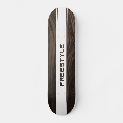 Skateboards logo freestyle sur planche de bois