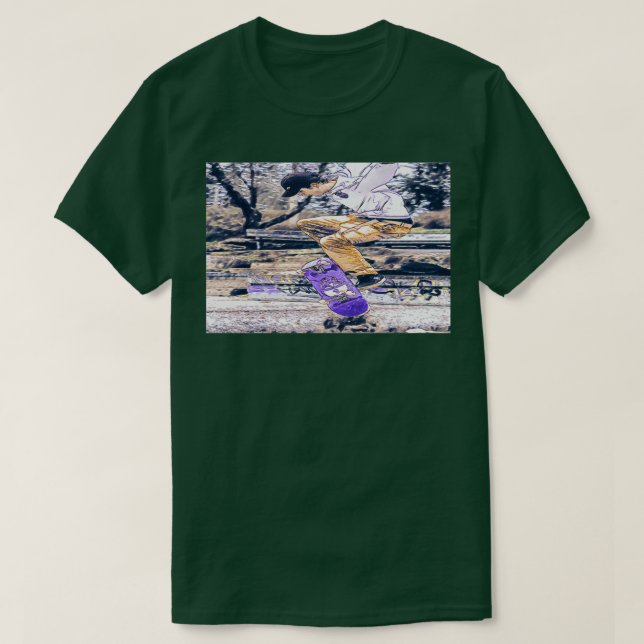skater extreme stunt using skateboard in extreme o T-Shirt (Design Front)