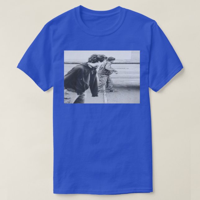skater extreme stunt using skateboard in extreme o T-Shirt (Design Front)