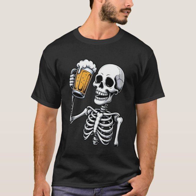 Skeleton Beer Drinker Funny Spooky Halloween Costu T-Shirt (Front)
