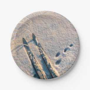 Ski track paper plates
