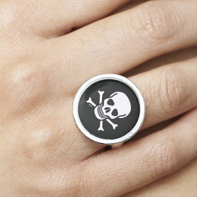 Skull n Bones black sterling silver ring (In Situ)