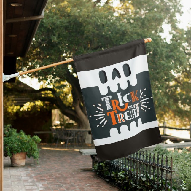 Skull & Script – A Bold Trick-or-Treat Warning House Flag (In SItu)