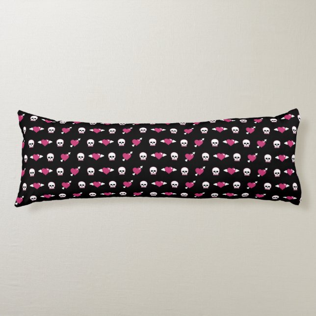Skulls and hearts body pillow (Front)