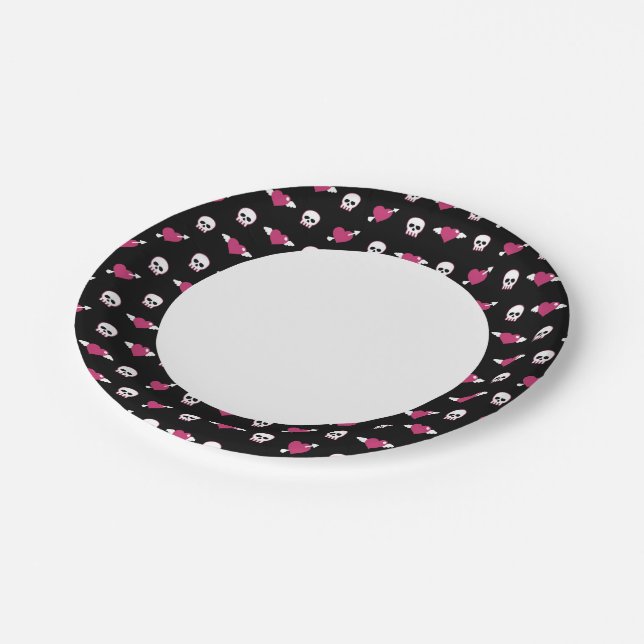 Skulls and hearts paper plates (Angled)