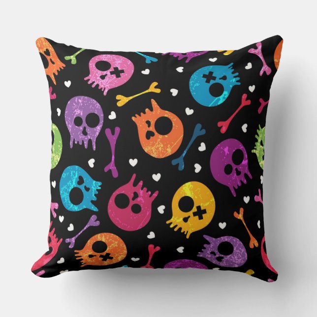 Skulls pattern throw pillow (Front)