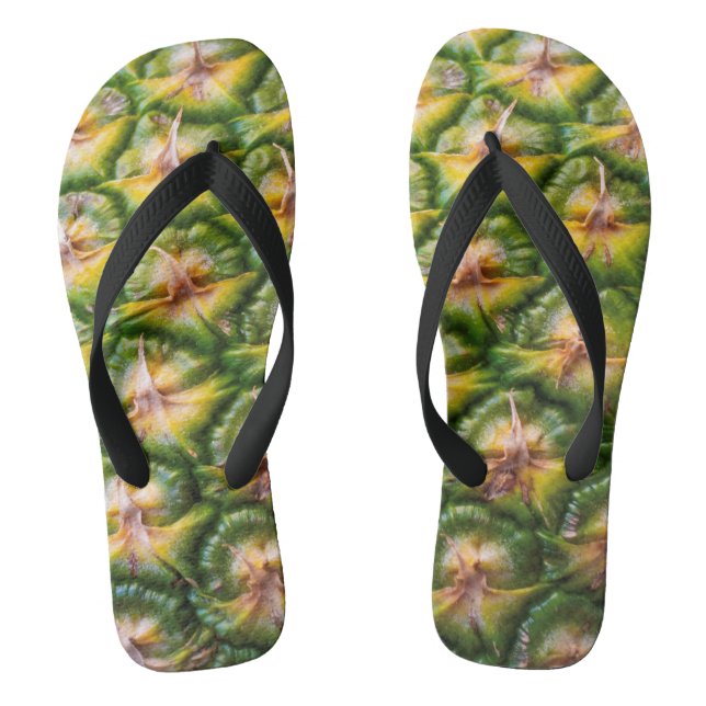 Slippers with pineapple print close up (Footbed)