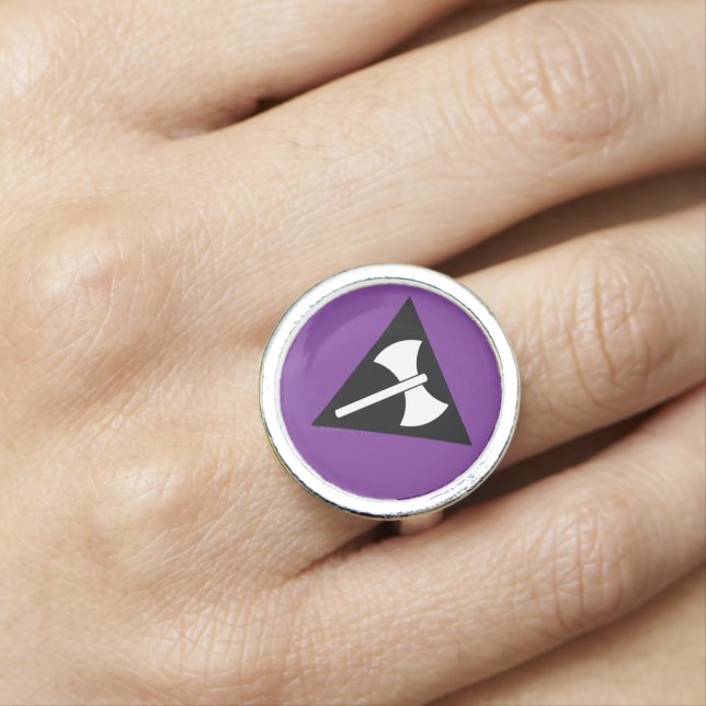 SlipperyJoe lesbian pride flag powerful gay femini Ring (In Situ)