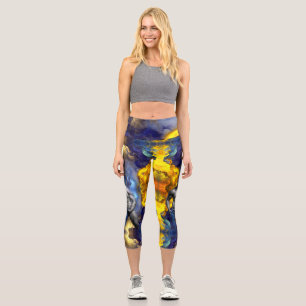 SlipperyJoe's grayscale muscular man physique yell Capri Leggings