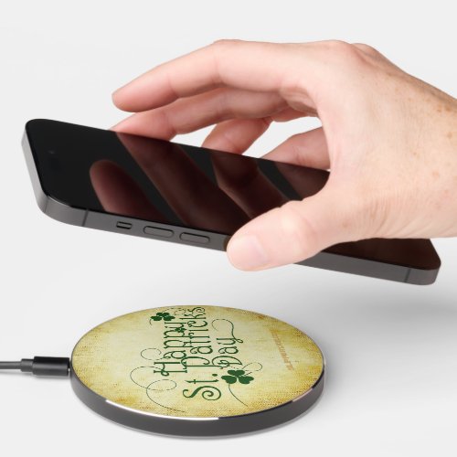 SlipperyJoes Happy St Patricks Day three_leaf c Wireless Charger