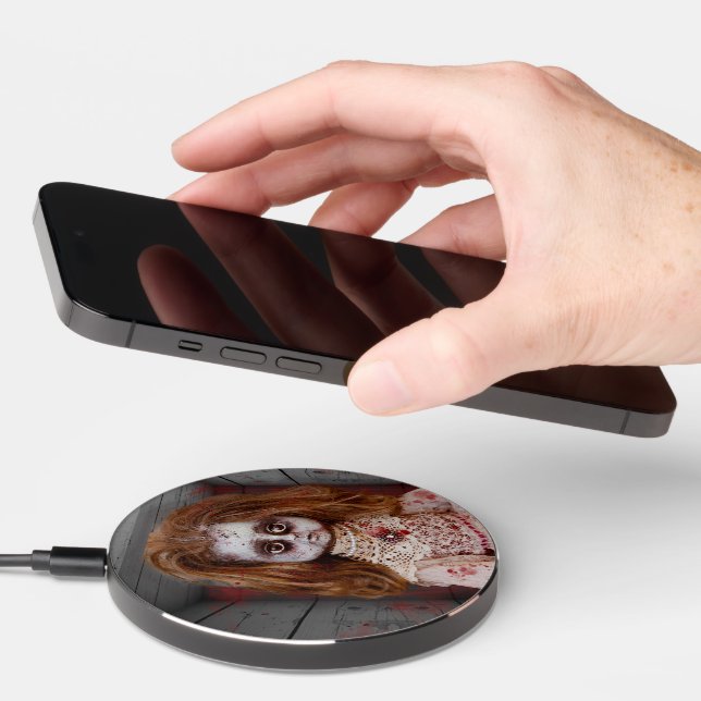 SlipperyJoe's old doll Happy Halloween creepy bloo Wireless Charger (Hand)