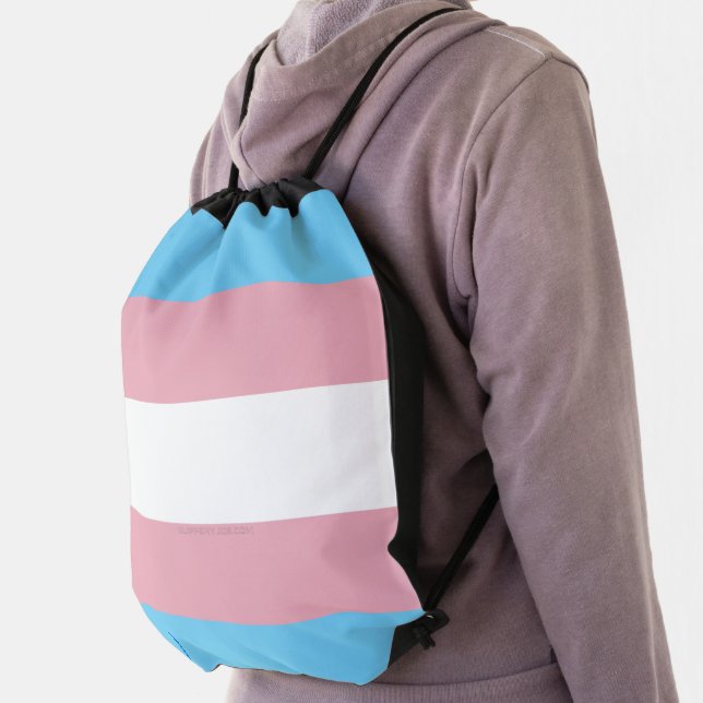 SlipperyJoe's transgender pride flag visibility di Drawstring Bag (Insitu)