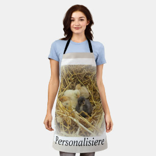 small chicken ,niedliche hühnchen im stroh apron