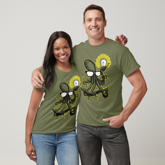 Smart octopus discovers electricity T-Shirt (Unisex)