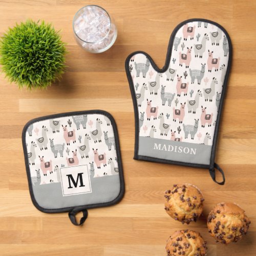 Smiling Llamas Pattern Oven Mitt  Pot Holder Set