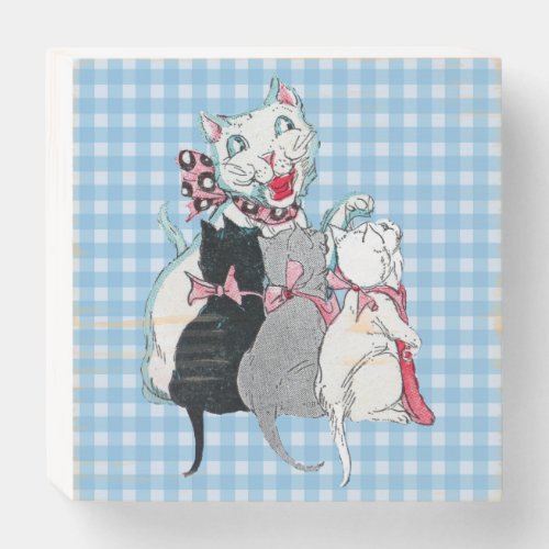 Smiling Mother Cat Sitting With Kittens Plaid Wooden Box Sign