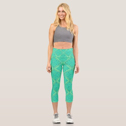 Smooth Arabesque _ Seafoam Geometric Pattern Capri Leggings