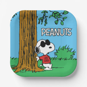 Snoopy "Joe Cool" Standing Paper Plates