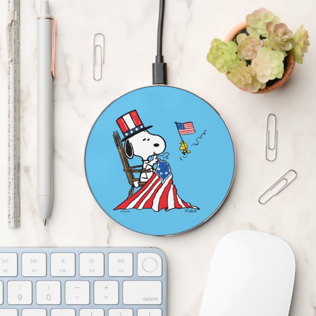 Snoopy Sewing 4th of July Flag Wireless Charger (Desk)