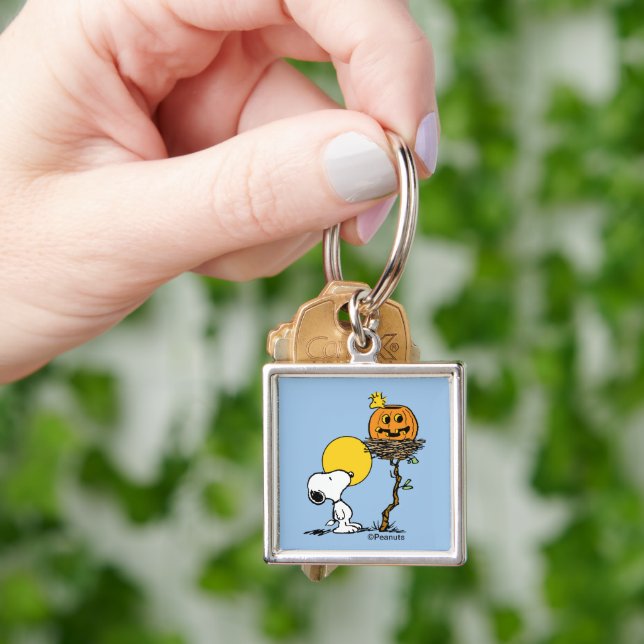 Snoopy & Woodstock Nest With Jack O' Lantern Keychain (Hand)