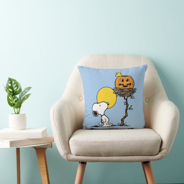 Snoopy & Woodstock Nest With Jack O' Lantern Throw Pillow (Chair)