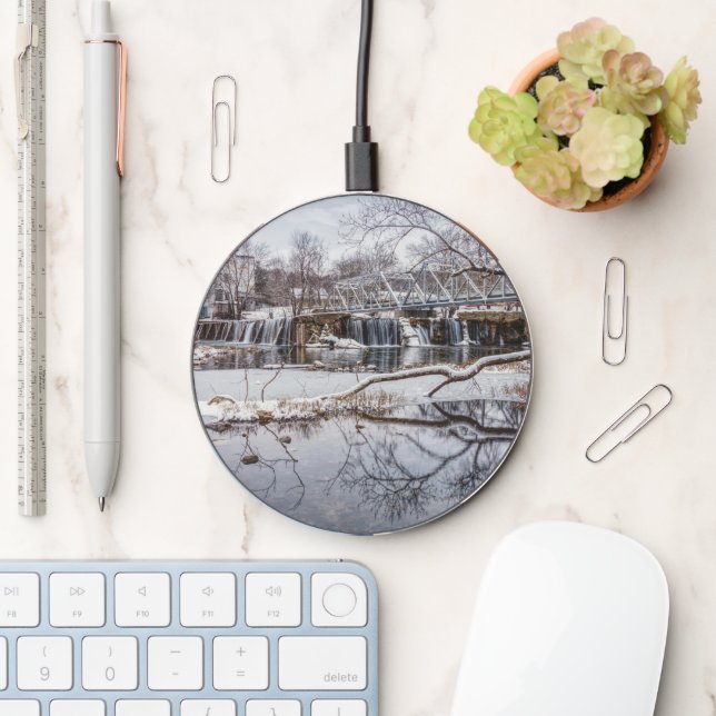 Snow At Finley Dam Wireless Charger (Desk)