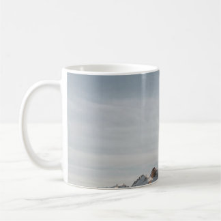 SNOW CAPPED MOUNTAIN AT DAYTIME COFFEE MUG