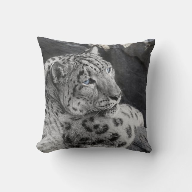 Snow Leoprad Icy Stare pillow (Front)